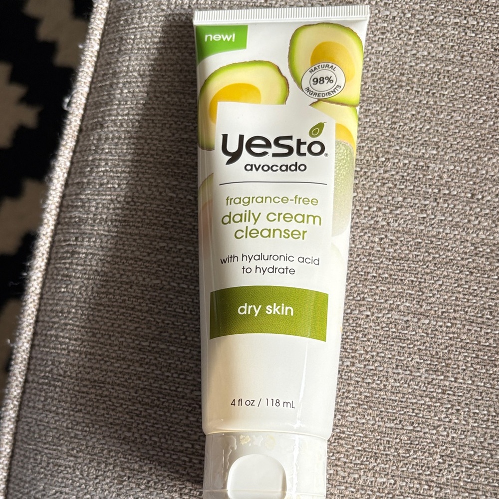 Yes To Avocado Fragrance-Free Daily Cream Cleanser - Green and White